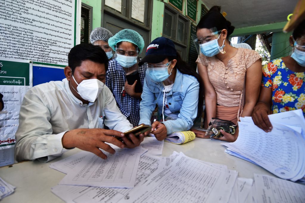 Residents of Hlaing Tharyar who were left off the voter list talk with a electoral official at Basic Education High School 14 in Hlaing Tharyar on November 8. (Steve Tickner | Frontier)