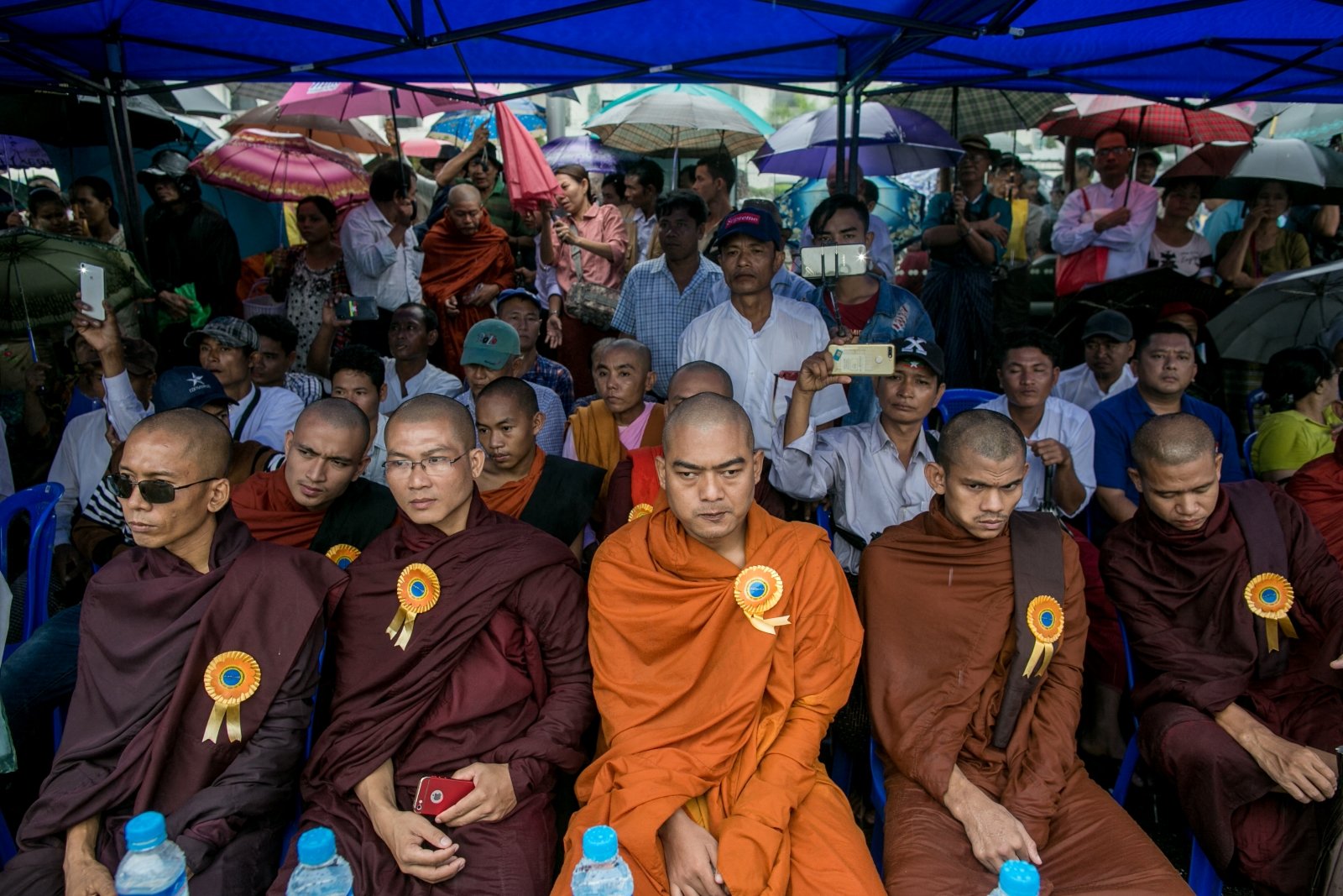 ၂၀၁၉ ခုနှစ် ဇူလိုင် ၁၇ တွင် ပြုလုပ်ခဲ့သော ၂၀၀၈ ဖွဲ့စည်းပုံပြင်ဆင်ရေးအဆိုအပေါ် ကန့်ကွက်သည့် ဆန္ဒပြပွဲတွင် တက်ရောက်လာသော အမျိုးသားရေးအစွန်းရောက် ဘုန်ကြီးများ။ (ဓာတ်ပုံ-အေအက်ဖ်ပီ)