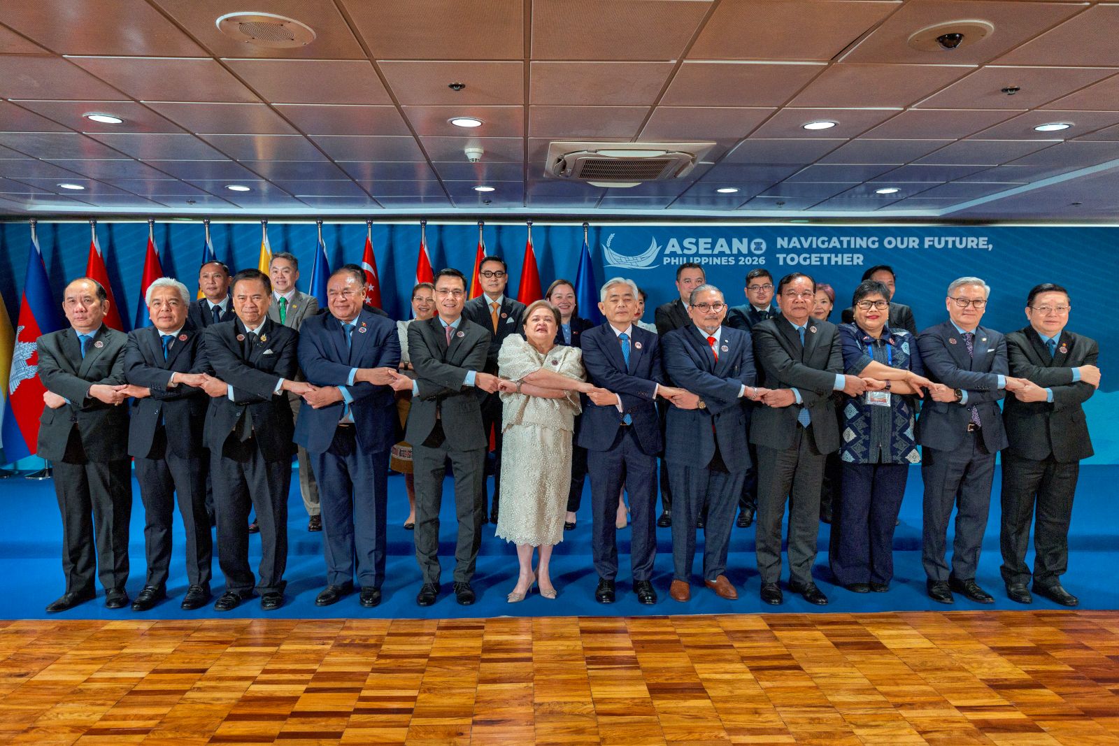 ASEAN foreign ministers pose with representatives from the bloc’s Intergovernmental Commission on Human Rights representatives during the ASEAN Foreign Ministers' Meeting at the Philippine city of Pasay on July 20. (AFP)