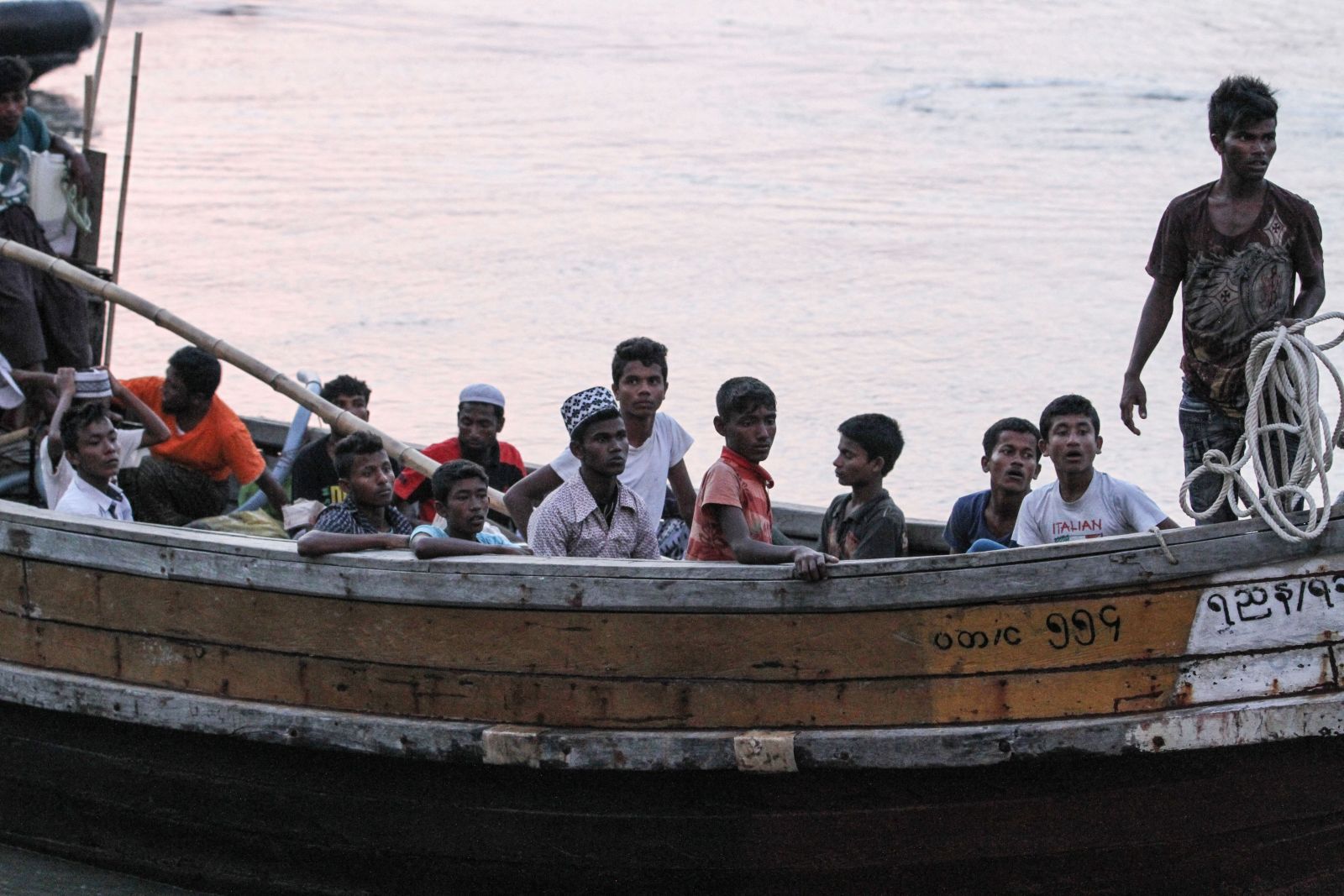 Rohingya refugees detained in Malaysia territorial waters arrive at a jetty in Kuala Kedah town, northern Malaysia on April 3, 2018. (AFP)